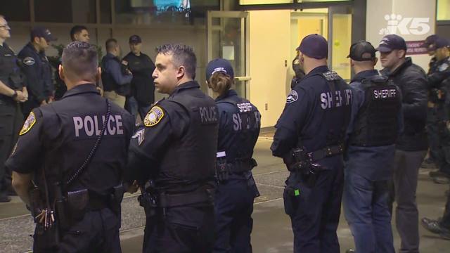 Washington state deputy shot and killed confronting burglars at home