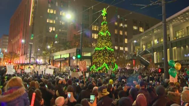 Tree Lighting Fireworks Welcome Holidays In Seattle King5 Com